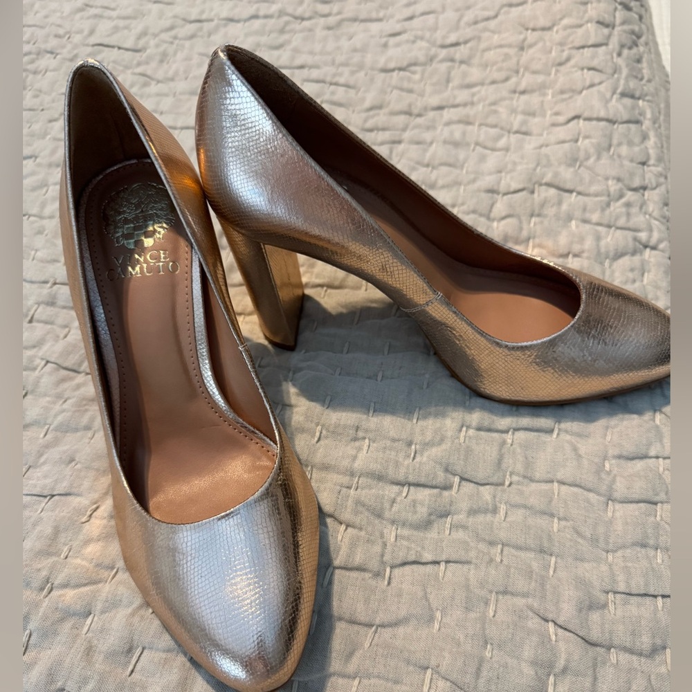 Vince Camuto Metallic rose gold Snakeskin Heels